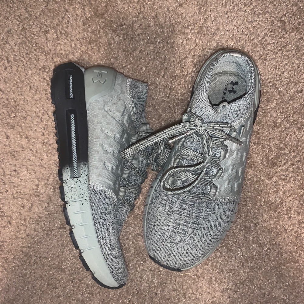 UA HOVR sneaks